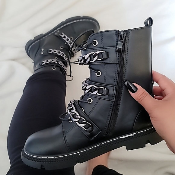 Shoes - Just 🖤 In Black ⚫ In the city boots